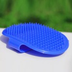 Rubber glove, for brushing pets, blue color